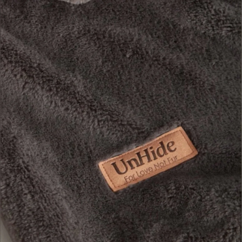 NWT! UnHide For Love Not Fur- Lil' Marshmallow Blanket- Charcoal - 50"x60" - Picture 6 of 7